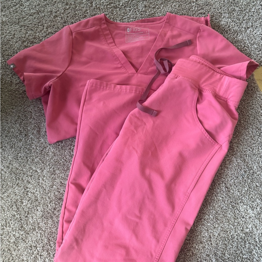Figs Vibrant Pink Scrub Ensemble